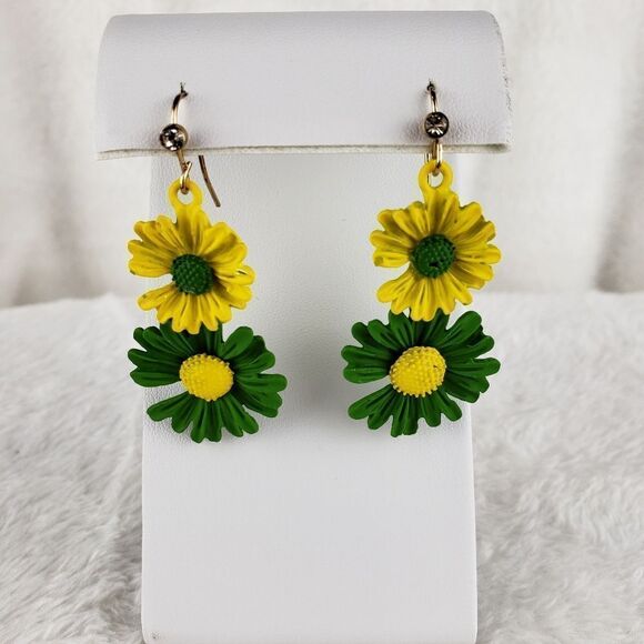 Daisy Drop Tiered Earrings - Picture 2 of 4